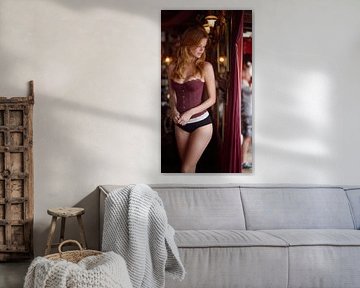 Zwischen Samt und Blicken von Klaus Tesching - Art-AI