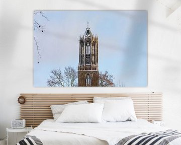 La tour Dom enneigée d'Utrecht depuis le parc Moreelse. (paysage)