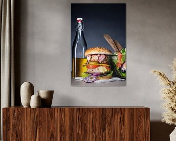 Hamburger mit Kopfsalat und Olivenöl von Jeroen Middelbeek