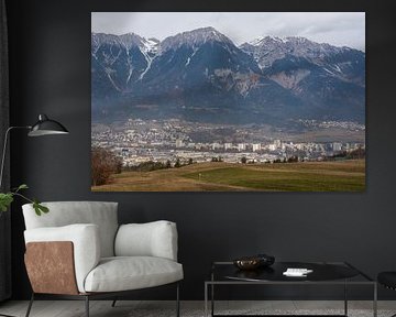 Karwendelgebirge mit der Stadt Innsbruck im Tal