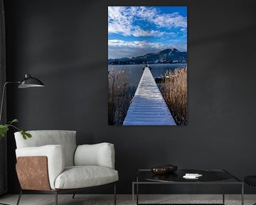 Holz Bootssteg am Tegernsee in den Bayrischen Alpen Vertikal