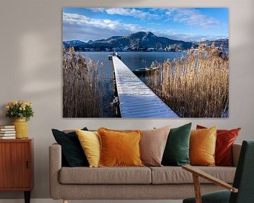 Bootssteg am Tegernsee in den Bayrischen Alpen in einer Winterlandschaft