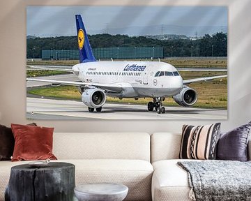 Lufthansa Airbus A319-100 passenger aircraft.
