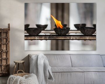 Brandende olielampen in tempel