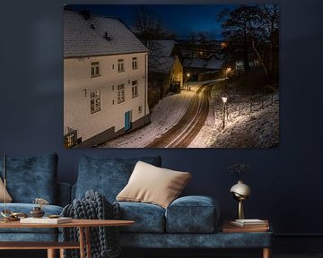 Elsloo in de avond in de winter met sneeuw