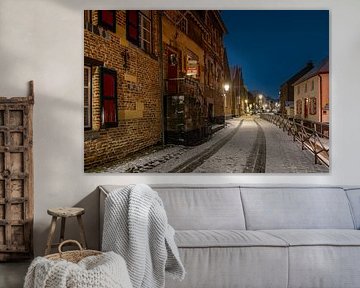 Elsloo in de avond in de winter met sneeuw