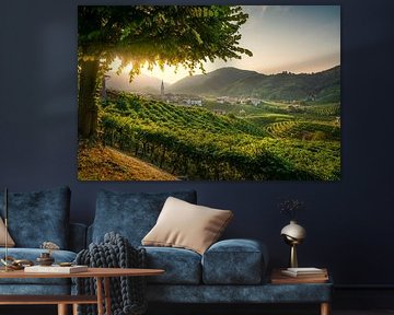 Zonsopgang Glow over de Prosecco wijngaarden en Guia Village van Stefano Orazzini