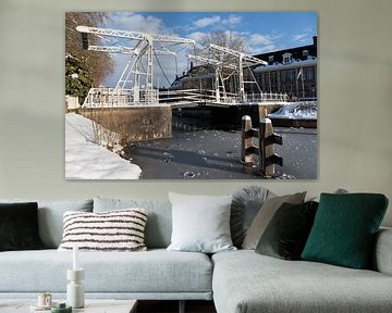 Abel Tasmanbrug over de Leidsche rijn in Utrecht in de winter