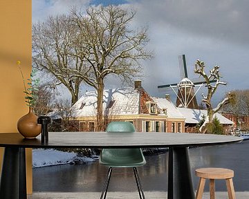 Winter in Utrecht. Molen de Ster in Utrecht met woning op voorgrond in de Winter