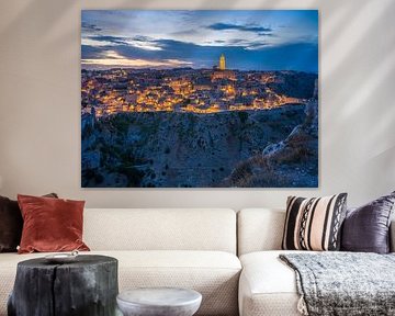 Blick über die Schlucht nach Matera bei Nacht von t.ART