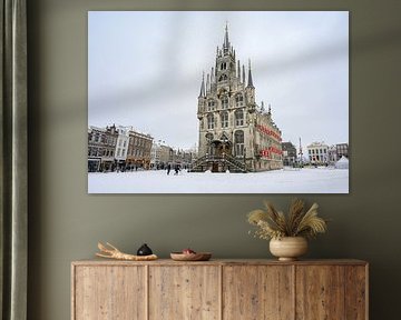 Das schöne Zentrum von Gouda im Schnee ( Altes Rathaus im Zentrum ) von Chi