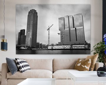 Montevideo en De Rotterdam in Rotterdam (zwart wit) van Erwin van Leeuwen
