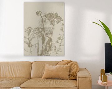 Botanische Kunst mit Blumen und Blättern in zarten Neutraltönen