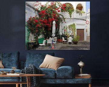 Gezellig hoekje met bougainvillea in Arrecife - Lanzarote van Gisela Scheffbuch