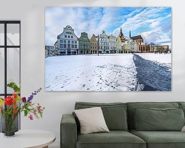 Blick über den Neuen Markt auf Giebelhäuser und die Marienkirc