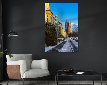 Blick auf den historischen Wasserturm im Winter in der Hansestad