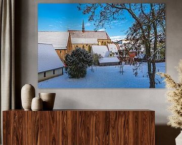 Blick auf das Kloster zum Heiligen Kreuz im Winter in der Hanses
