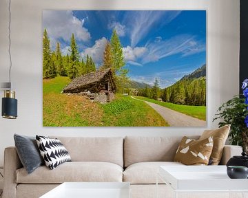 Ein Heustall im Rovana-Tal, Bosco Gurin, Tessin, Schweiz