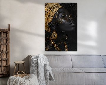 Afrikanische Frau mit goldener Farbe im Gesicht von MNS Designs