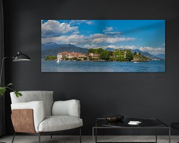 Kleines Segelboot vor der Isola Bella im Lago Maggiore, Stresa, Piemont, Italien