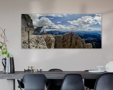 Panorama vom Santnerpass (Passo Santner) in den Dolomiten mit Berghütte von Sean Vos