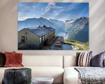 The beautifully located Olpererhütte in the Zillertal (Tyrol) with views of snow-covered mountain peaks by Sean Vos