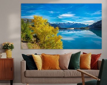 Der Stausee Lac de Tseuzier mit Blick auf das schneebedeckte Weisshorn, Ayent, Wallis Wallis, Schweiz