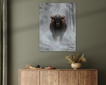 Majestätischer Gaur Nebliger Nebel Impasto Wildlife Portrait von Ramy Salah Hefny