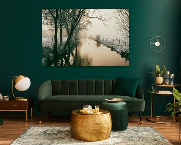 Ochtendnevel aan de Waterkant – Warmte in de Kou van Jan Willem Oldenbeuving