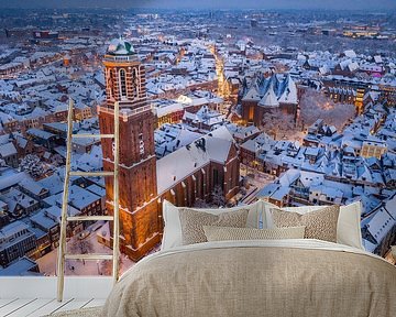 Zwolle Peperbus kerktoren tijdens een koude winterse zonsondergang