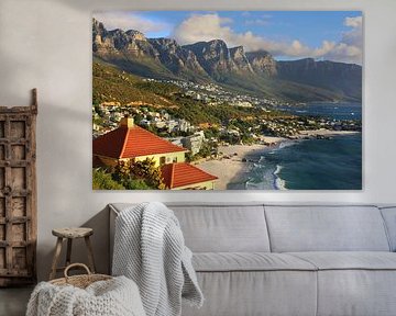 Tafelberg aan zee in Kaapstad, Zuid-Afrika van Thomas Zacharias