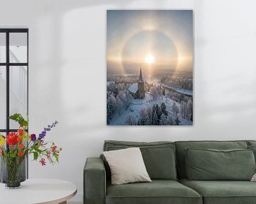 Winterlandschaft mit Kirche und dramatischer Sonnenerscheinung von Markus Gann