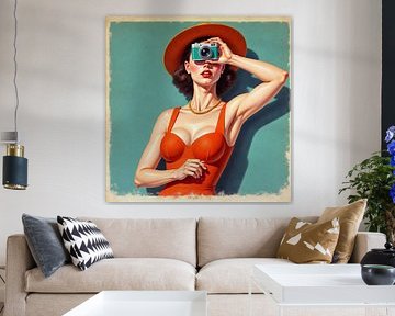 Femme nostalgique avec un appareil photo rétro