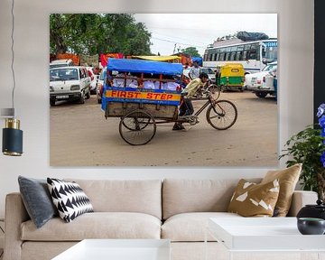 Rikscha mit Schulkindern in Neu-Delhi, Indien