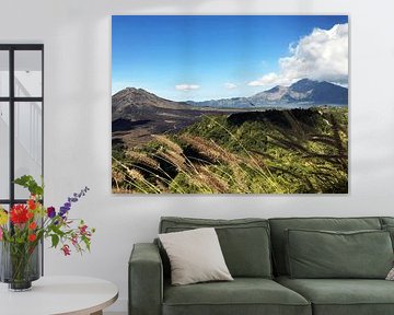 Zerklüftete vulkanische Landschaft von neonartroom