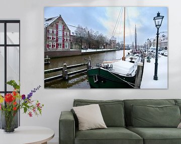 Zwolle Thorbeckegracht tijdens een koude besneeuwde winterochtend van Sjoerd van der Wal Fotografie
