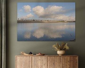 Nijmegen mit schöner Wolkendecke über dem Spiegelwaal