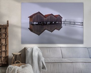 Miroir du silence, les hangars à bateaux du Kochelsee sur Christina Bauer Photos