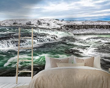 Waterval in IJsland Groen Getij in Winterlandschap