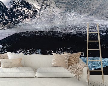 Gletsjer in Vulkanisch Contrast IJzige Stroming in Donkere Aarde