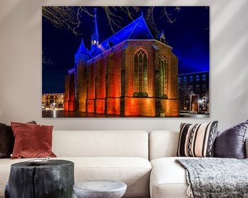 De Mariënburgkapel in Nijmegen is snachts mooi verlicht