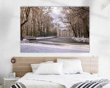 Achterzijde van Huys te Warmont in de sneeuw