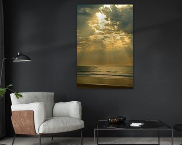 Sonnenuntergang, mit Fischerboot, in Gambia von Renzo de Jonge