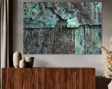 Oxidised copper and weathered wood by MMFoto