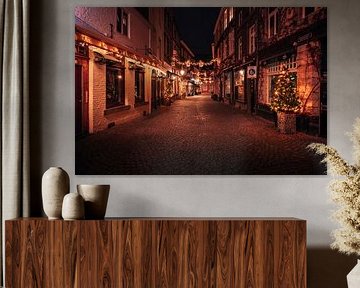 Koestraat in Maastricht bij avond – sfeervolle straatfotografie