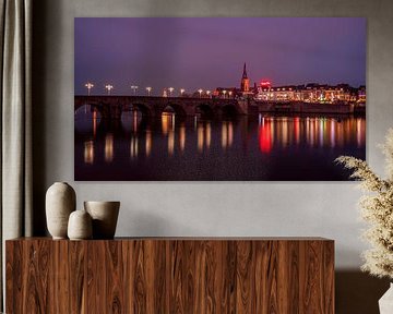 Sint Servaasbrug in Maastricht bij avond – iconisch stadsgezicht