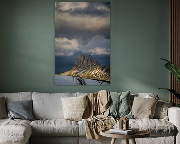 Spectaculaire wolkenlucht met ochtendzon in de Dolomieten