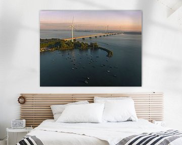 Vissers bij de Oosterschelde – Windmolens en Brug in Ochtendlicht van Ewold Kooistra