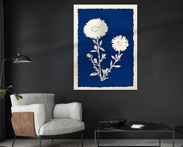 Weiße Blumen auf Blau von Thea
