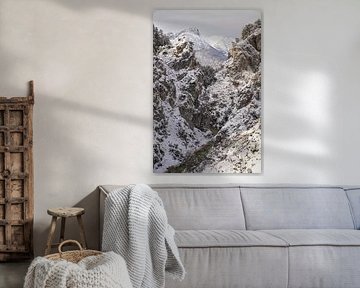 Les gorges du Gleiersch en hiver avec de la neige, de la glace et des icônes suspendues. sur Miriam Schwarzfischer Fotografie